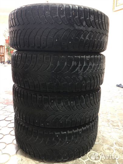 Bridgestone Blizzak Spike-01 225/60 R17