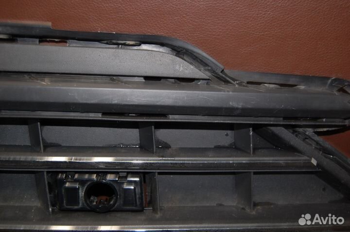 Решетка бампера левая-Volkswagen Touareg (2018-нв)