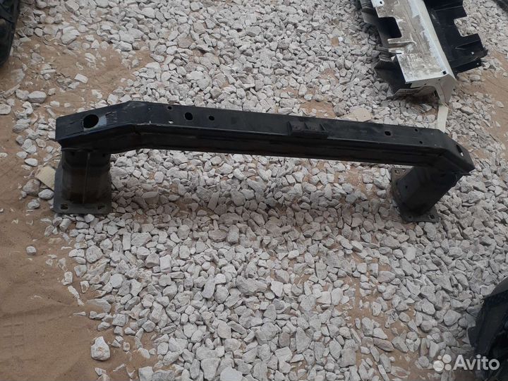 Усилитель бампера передний Land Rover Freelander 2