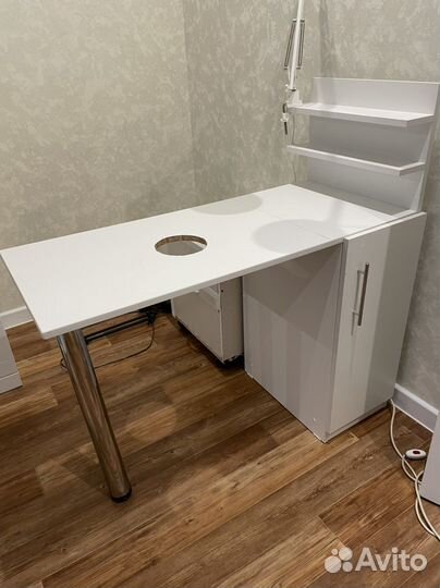 Маникюрный стол складной