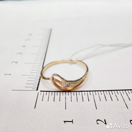 Кольцо с синтетическим камнем Золото