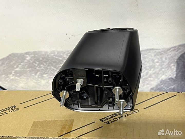 Кронштейн зеркала правый Toyota Rav4