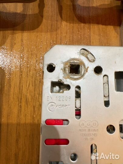 Дверные ручки на магнитной защелке