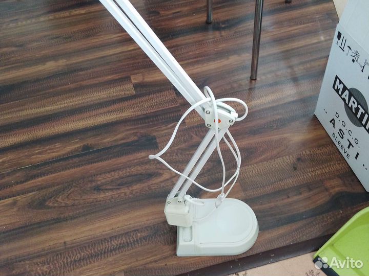 Светильник настольный шарнирный