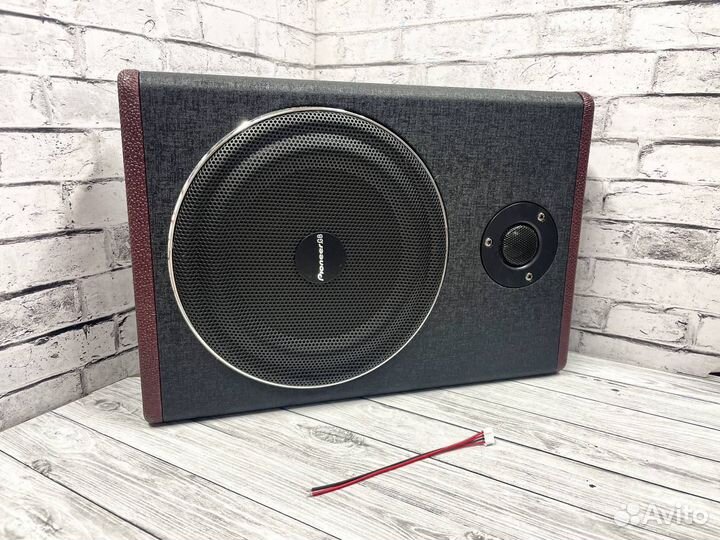 Сабвуфер под сиденье с активным усилителем