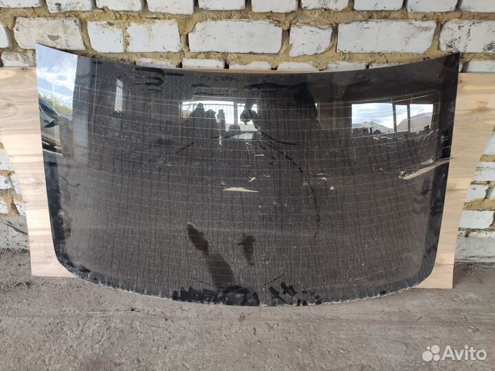 Стекло заднее Volkswagen Passat B6