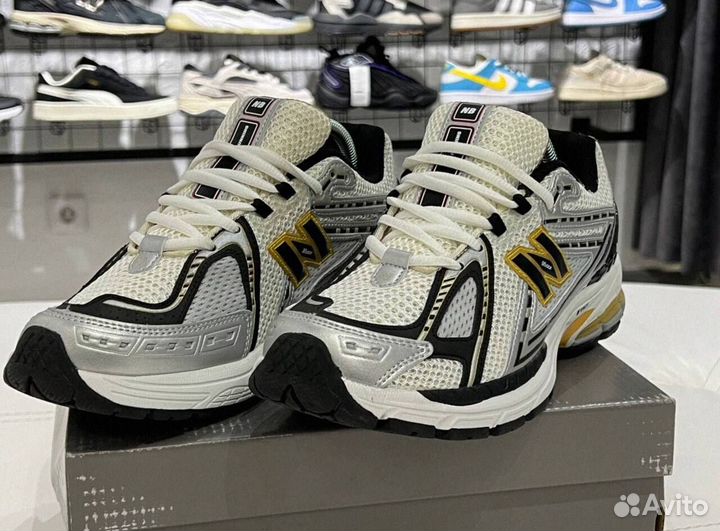 Комфортные кроссовки New Balance 1906R для мужчин