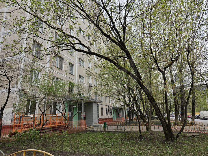 Комната 13,2 м² в 3-к., 1/9 эт.