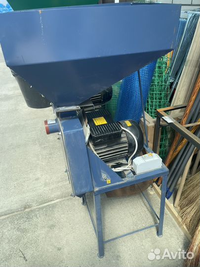 Зернодробилка