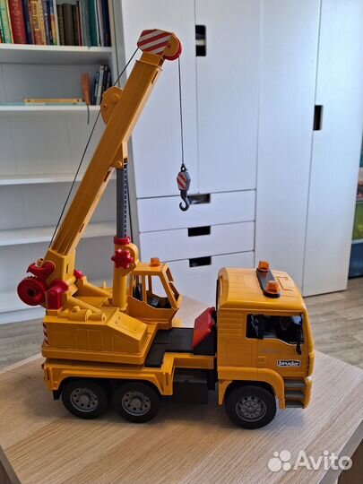 Машинка игрушка Автокран MAN Bruder