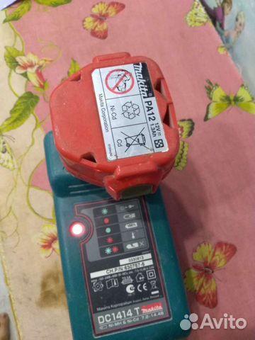 Зарядное устройство и аккумулятор Макита