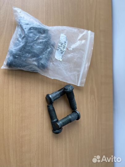 Шпилька bobcat