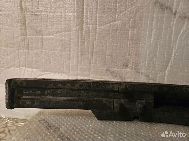 Абсорбер переднего бампера Toyota Land Cruiser200