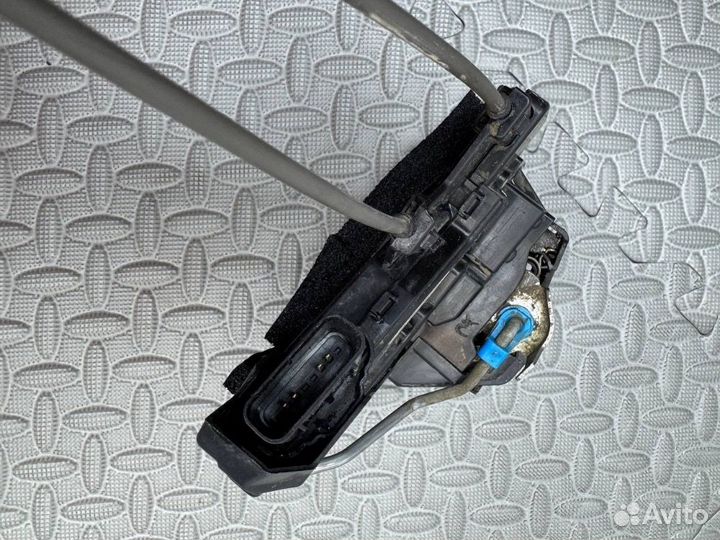 Замок двери задний правый Kia Rio 4