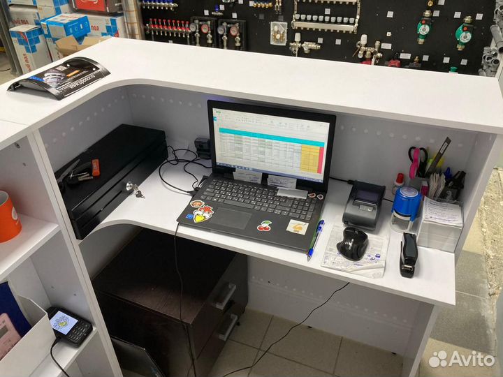 Стойка ресепшн