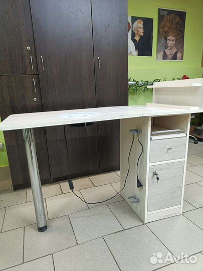 Маникюрный стол складной с вытяжкой