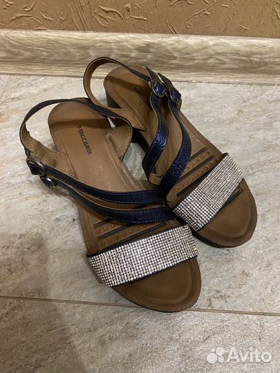 Босоножки со стразами