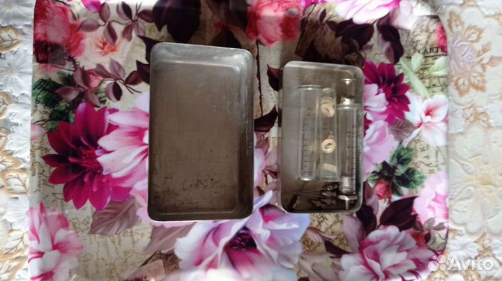 Стерилизатор со шприцами и иглами