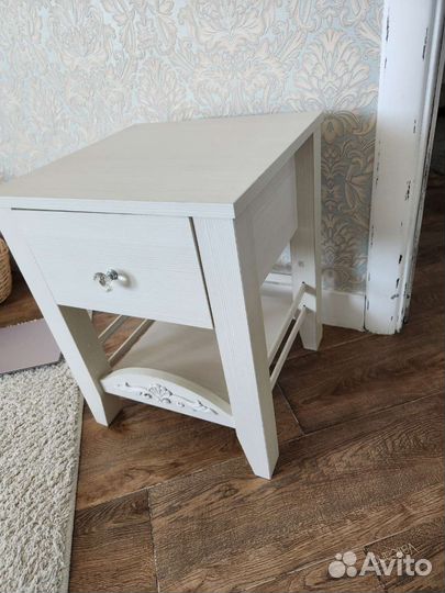Тумба прикроватная