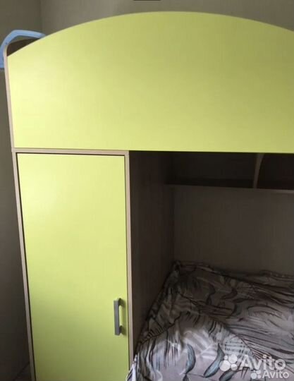 Двухъярусная кровать