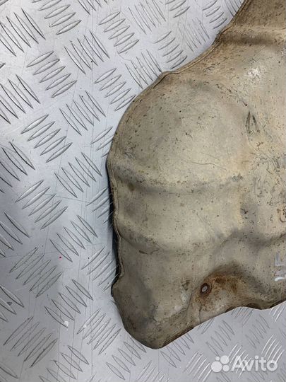 Б/У тепловой экран выпускного коллектора (защита)