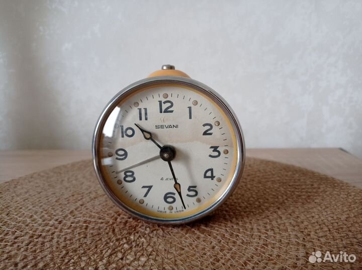 Часы будильник СССР Севани