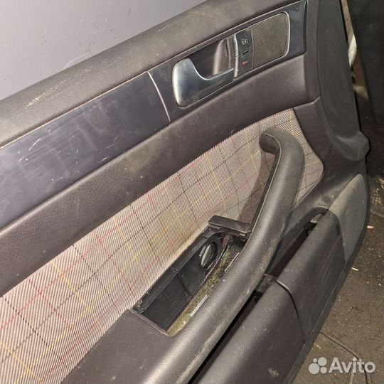 Дверная карта передняя левая Audi A6 C5 Allroad