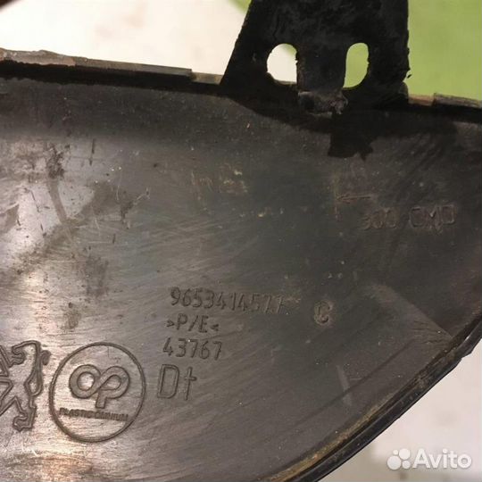 Молдинг бампера передний правый Пежо 307