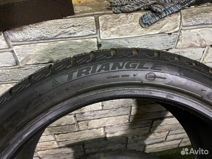 Triangle Snowlink PL02 235/40 R18