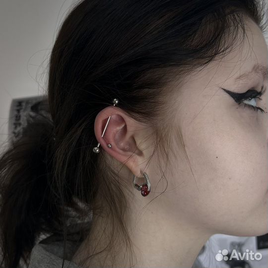 Модель на пирсинг +украшение)