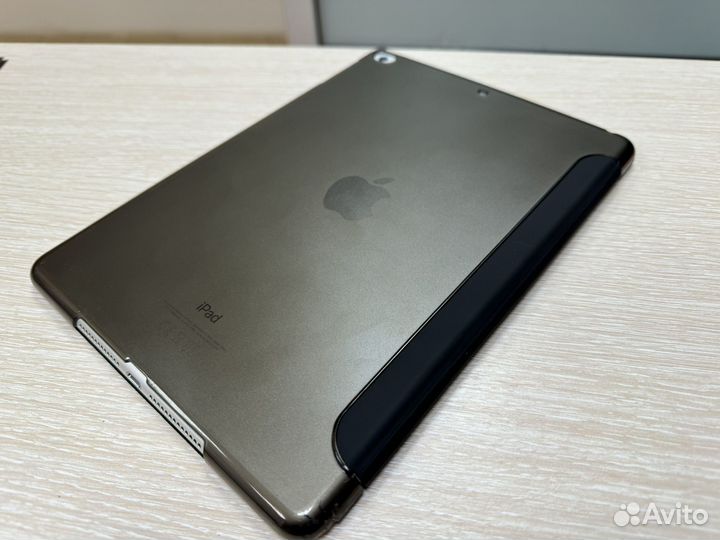 iPad (5-го поколения) A1822