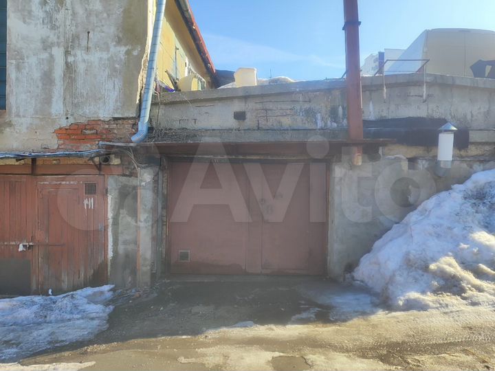 Гараж, > 30 м²