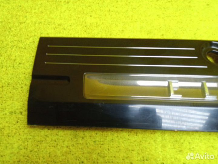 Накладка на дверь багажника задняя Nissan