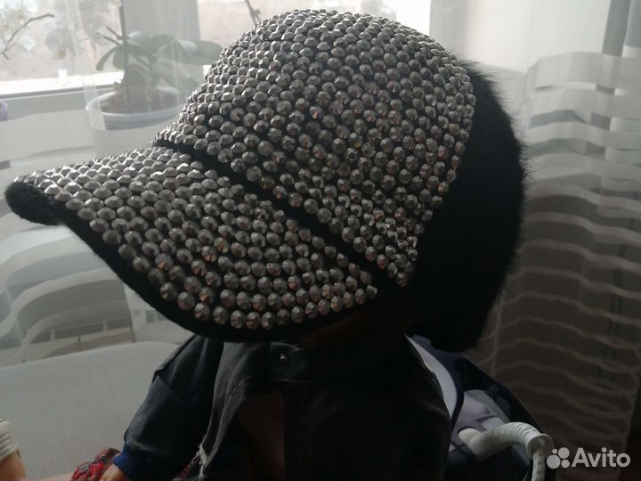 Кепка со стразами ангора