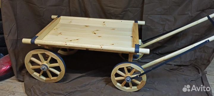 Деревянная тележка ручной работы