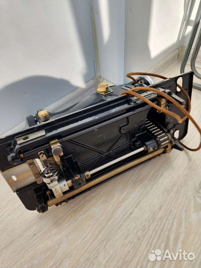 Швейная машина LADA 233