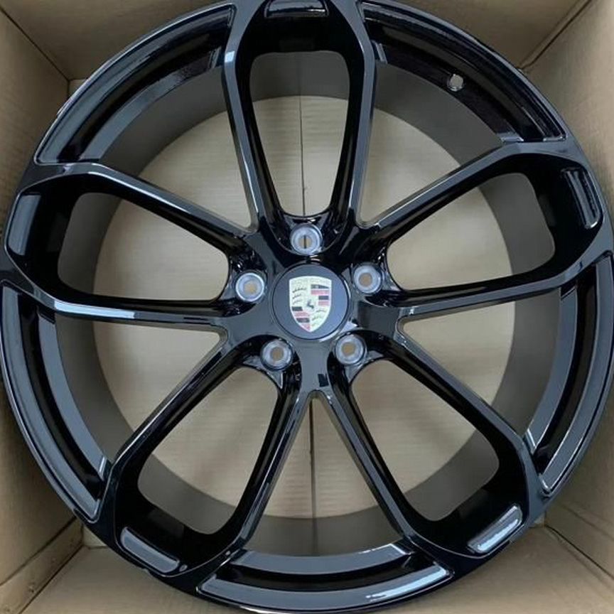 Replica NN D1869 : 9,5x20 5*130 Et:50 Dia:71,6 Gloss Black