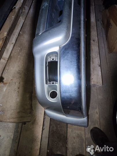 Продам бампер Hilux Surf 185