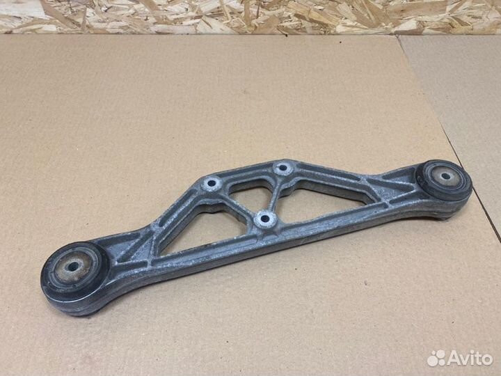 Кронштейн редуктора задний Audi A8 D3 BVJ 2006