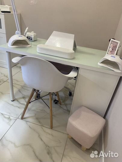 Маникюрный стол