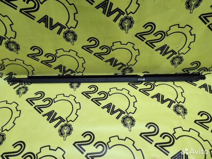 Молдинг стекла (на дверь) задний правый Volkswagen