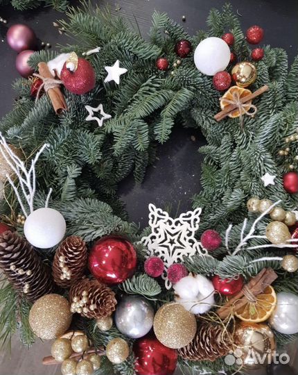 Новогодний венок из живой пихты
