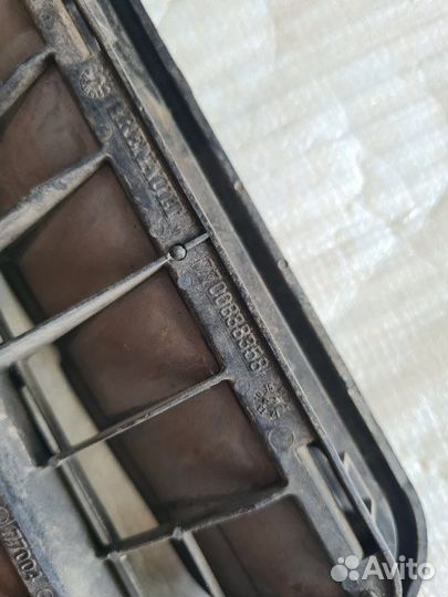 Решетка вентиляционная Renault Sandero 2011