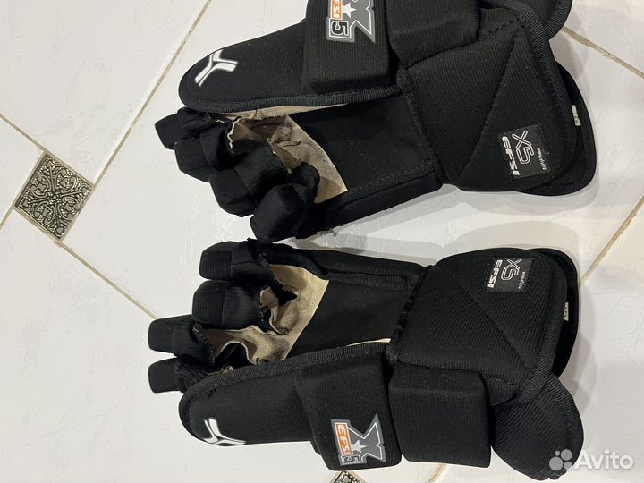 Перчатки хоккейные 15