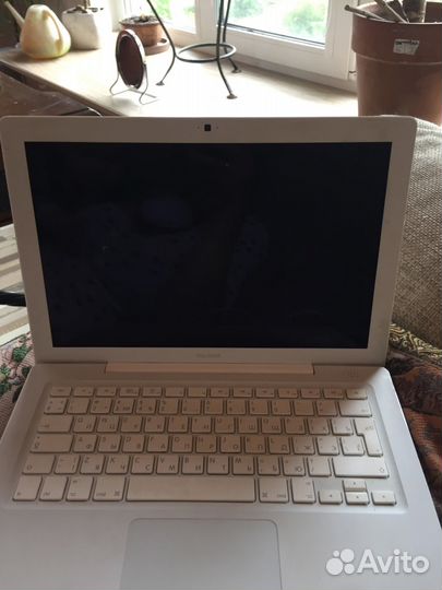 Apple White model A1181
