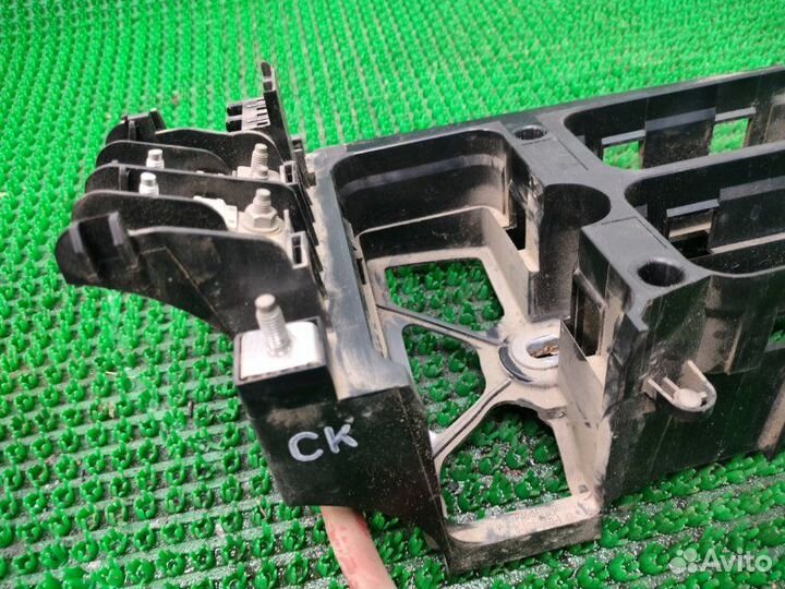 Корпус блока предохранителей Opel Astra H Z13DTH