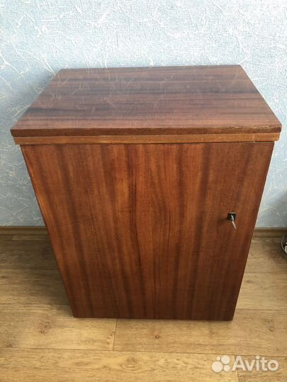 Швейная машинка чайка 142м