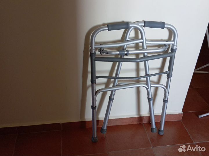 Ходунки для взрослых инвалидов
