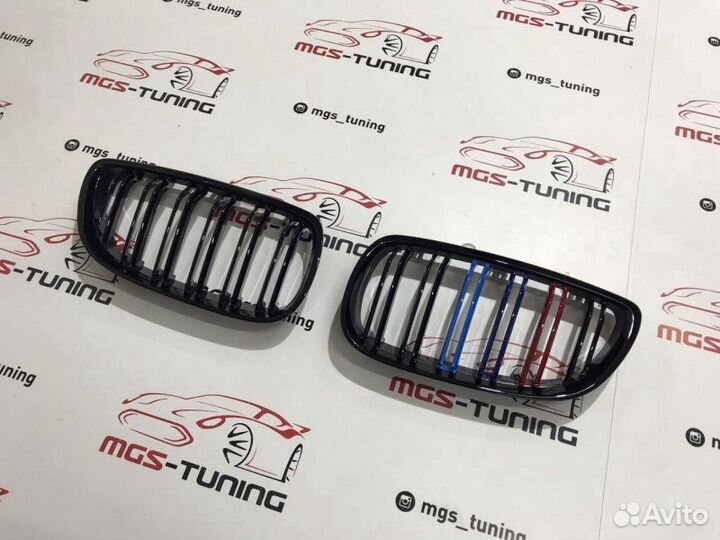 Ноздри BMW 3 E92 05-10г Черный глянец с триколором