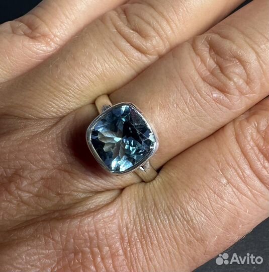Кольцо с топазом